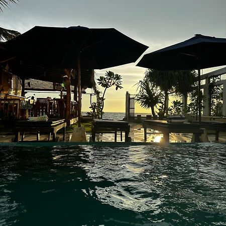 White Sand Villa - Beach Front هيكادوفا المظهر الخارجي الصورة