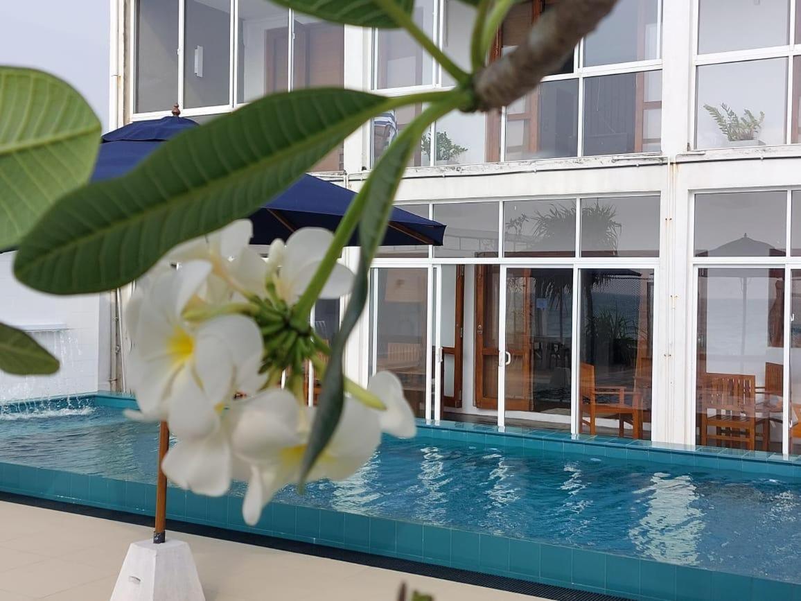 White Sand Villa - Beach Front هيكادوفا المظهر الخارجي الصورة