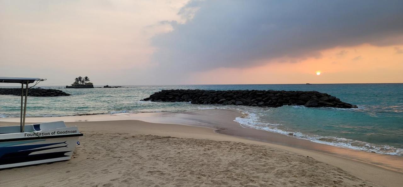 White Sand Villa - Beach Front هيكادوفا المظهر الخارجي الصورة
