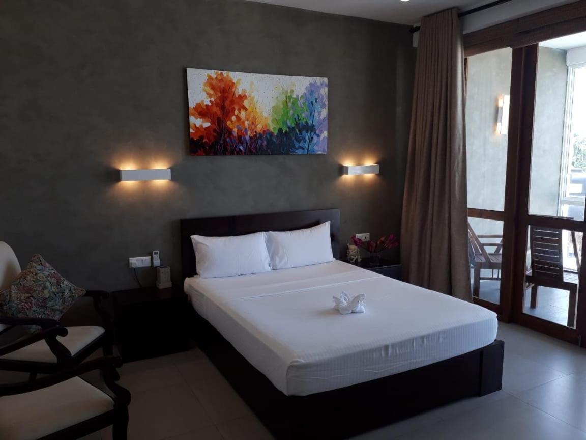White Sand Villa - Beach Front هيكادوفا المظهر الخارجي الصورة