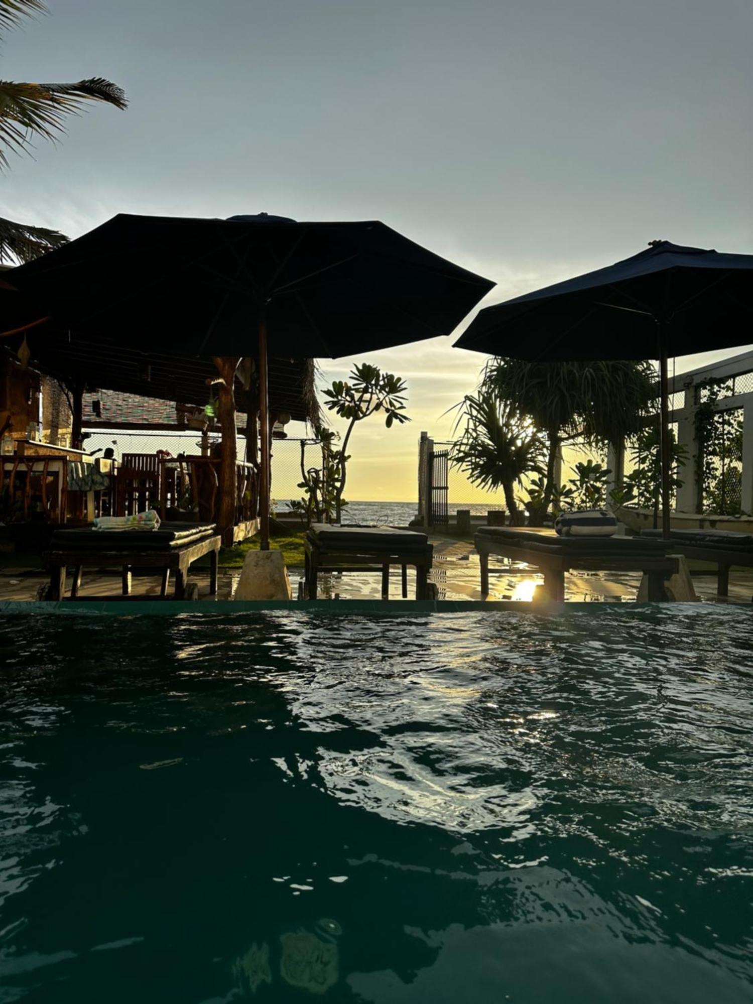 White Sand Villa - Beach Front هيكادوفا المظهر الخارجي الصورة