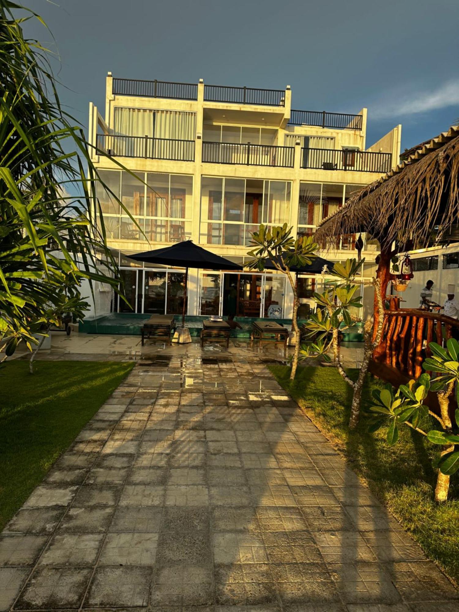 White Sand Villa - Beach Front هيكادوفا المظهر الخارجي الصورة