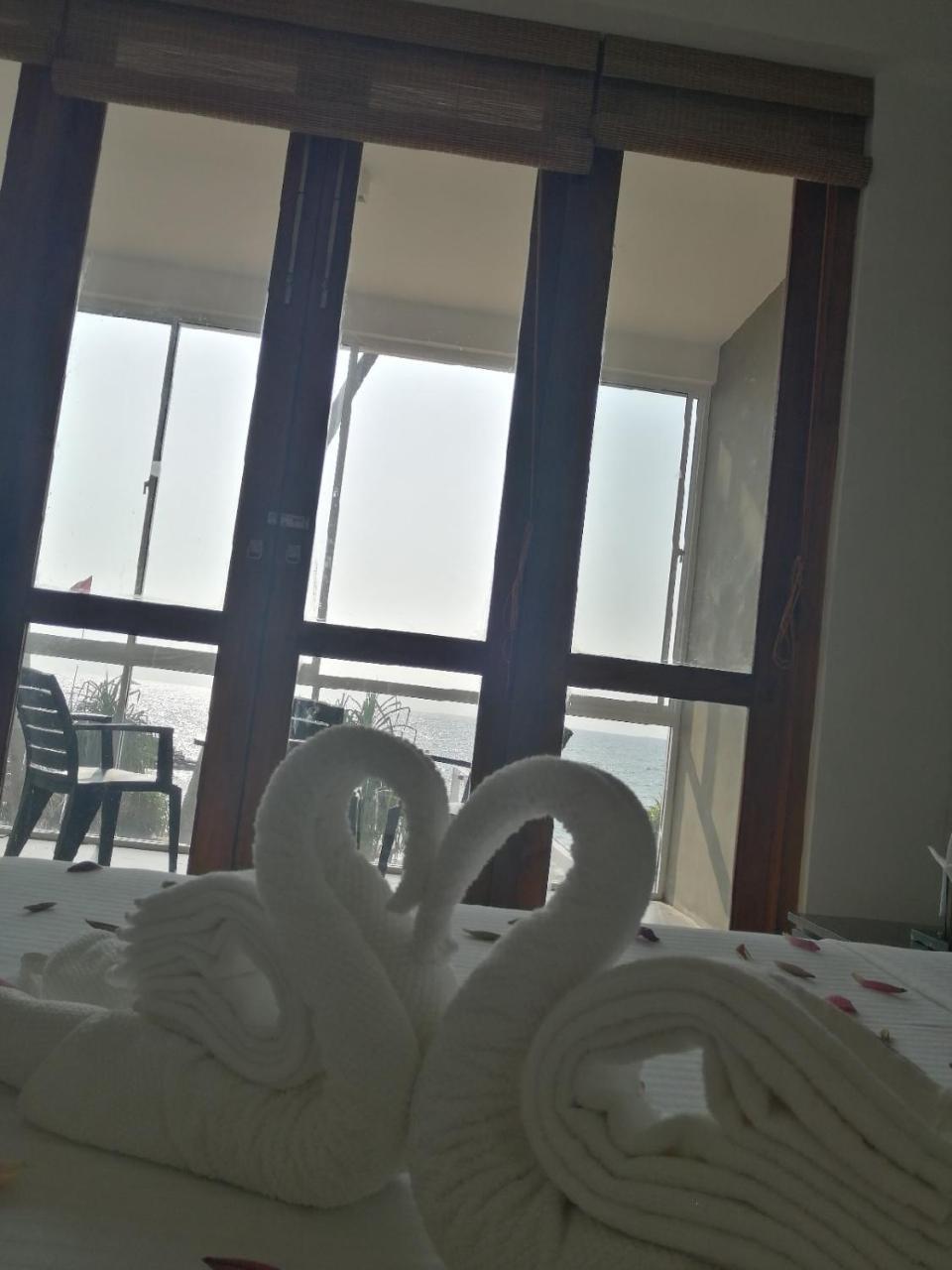 White Sand Villa - Beach Front هيكادوفا المظهر الخارجي الصورة